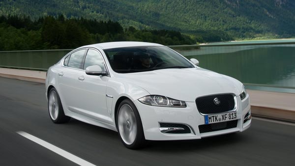 பிரபல நடிகையின் ஜாகுவார் கார் செகண்ட் ஹேண்ட் மார்க்கெட் வந்தது.. பார்ச்சூனரை விட விலை குறைவுதான்