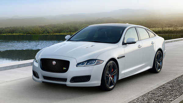 ரூ.1.34 கோடிக்கு ஜாகுவார் கார் வாங்கிய விவசாயி! தங்கத்தால் உருவாக்கப்பட்ட இனிப்பு வழங்கி கொண்டாட்டம்