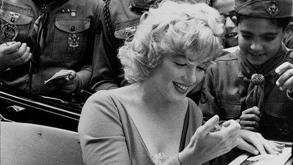 அழகு பதுமை மர்லின் மன்றோ 7 ஆண்டுகளாக பயன்படுத்திய கார் ஏலம் விடப்படுகிறது.. சுவாரசிய தகவல்கள்