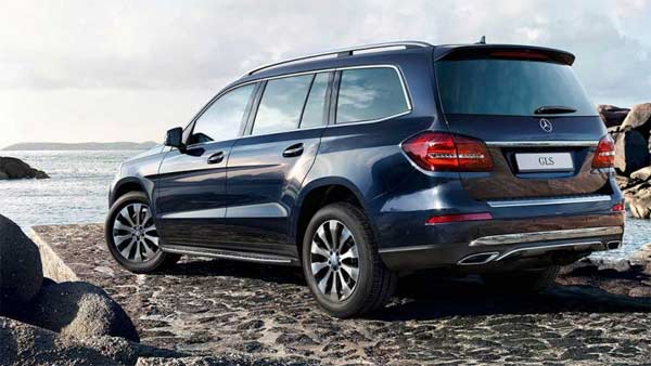 ரூ.3 கோடி மதிப்புள்ள மெர்சிடிஸ் பென்ஸ் கார்களை ஊழியர்களுக்கு பரிசாக வழங்கிய வைர வியாபாரி..