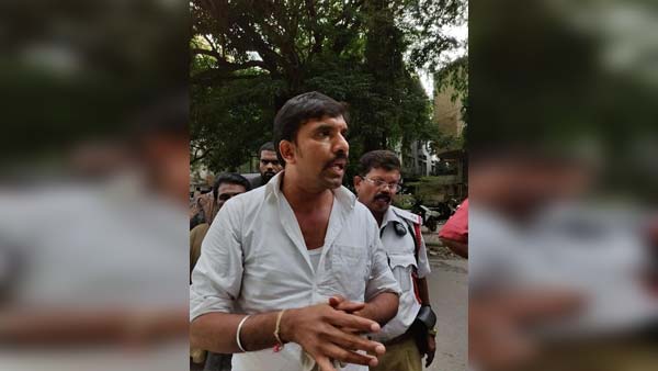 நடுரோட்டில் கைக்குழந்தையை இறக்கவிட்ட ஓலா டிரைவர்