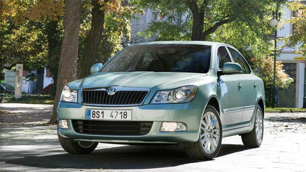 புதிய கார் எனக்கூறி பழைய காரை விற்பனை செய்த டீலர்.. கையும் களவுமாக சிக்கி கொண்டது டாடா..