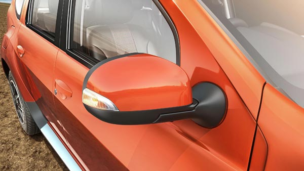 12 லட்சம் மதிப்பிலான புத்தம் புதிய காரை வெறும் 6 லட்ச ரூபாய்க்கு விற்பனை செய்த இருவர் கைது!