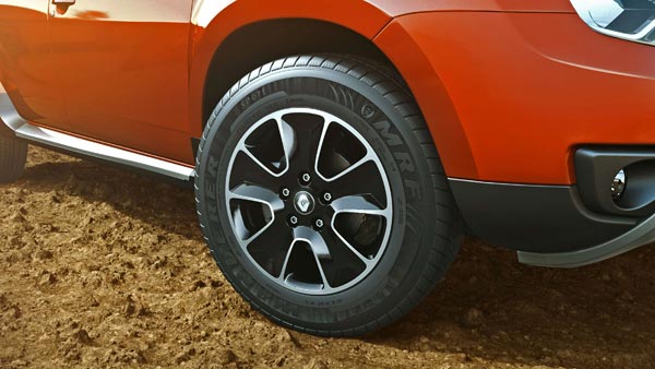 12 லட்சம் மதிப்பிலான புத்தம் புதிய காரை வெறும் 6 லட்ச ரூபாய்க்கு விற்பனை செய்த இருவர் கைது!