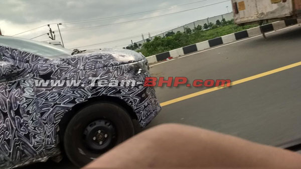 ரெனோ க்விட் அடிப்படையிலான குட்டி எம்பிவி காரின் ஸ்பை படங்கள்!!