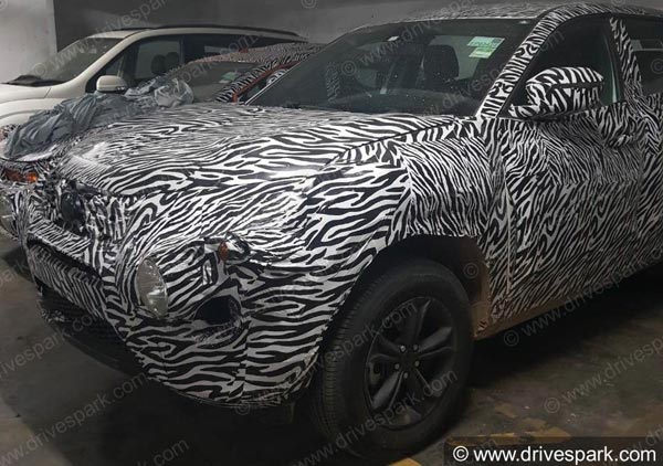 ஜோடியாக காட்சி தந்த டாடா எஸ்யூவி மற்றும் பிரிமியம் ஹேட்ச்பேக் கார்கள்!!