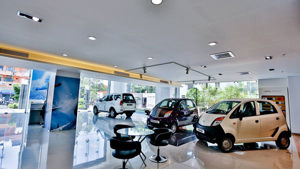 புதிய கார் எனக்கூறி பழைய காரை விற்பனை செய்த டீலர்.. கையும் களவுமாக சிக்கி கொண்டது டாடா..