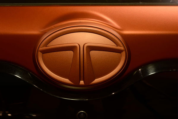 கோவையில் தரிசனம் கொடுத்த டாடா நெக்ஸான் ரோஸ்கோல்டு எடிசன்!!