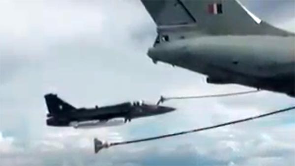 நடுவானில் எரிபொருள் நிரப்பும் வசதியை பெற்ற தேஜஸ்... சாதங்கள் என்னென்ன!!