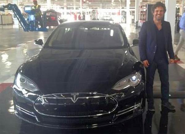 சூப்பர் ஹீரோக்களுக்கு சூப்பர் பவர் கிடைக்க காரணமாக இருந்த சூப்பர் கார்கள்...