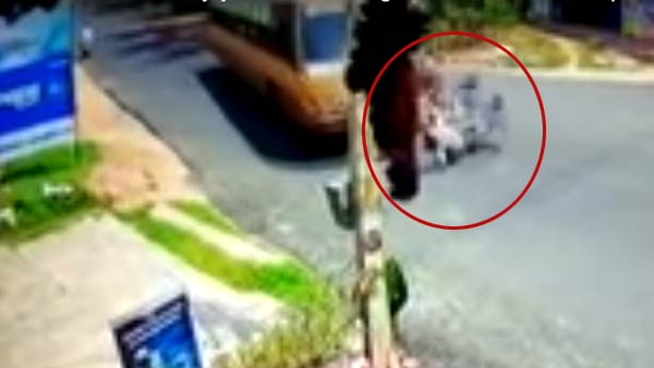 அரசு பஸ் டிரைவரின் சாமர்த்தியத்தால் உயிர் தப்பிய போதை வாலிபர்கள்.. நெஞ்சை பதைபதைக்க வைக்கும் வீடியோ