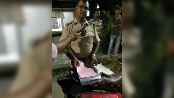 அப்பாச்சி ஆர்ஆர் 310 பைக்கின் எல்இடி ஹெட்லேம்ப் சட்ட விரோதமாம்.. புது விதியை உருவாக்கி அபராதம் விதித்த போலீசார்..