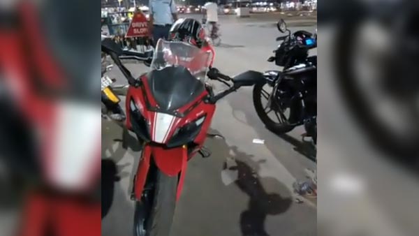 அப்பாச்சி ஆர்ஆர் 310 பைக்கின் எல்இடி ஹெட்லேம்ப் சட்ட விரோதமாம்.. புது விதியை உருவாக்கி அபராதம் விதித்த போலீசார்..