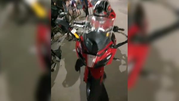 அப்பாச்சி ஆர்ஆர் 310 பைக்கின் எல்இடி ஹெட்லேம்ப் சட்ட விரோதமாம்.. புது விதியை உருவாக்கி அபராதம் விதித்த போலீசார்..