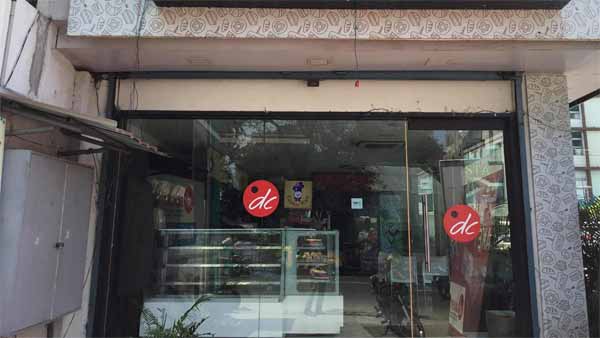 ஒரு கிலோ கேக் வாங்கினால் 'அதிசய பொருள்' இலவசம்.. வேலூர் பேக்கரி உரிமையாளர்களின் அசத்தல் அறிவிப்பு