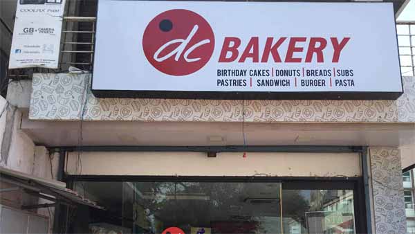 ஒரு கிலோ கேக் வாங்கினால் 'அதிசய பொருள்' இலவசம்.. வேலூர் பேக்கரி உரிமையாளர்களின் அசத்தல் அறிவிப்பு