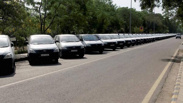 ரூ 360 கோடிக்கு வாடகைக்கு கார் வாங்கிய டில்லி அரசு… ஆமா பெட்ரோல் யாரு போட்டது?