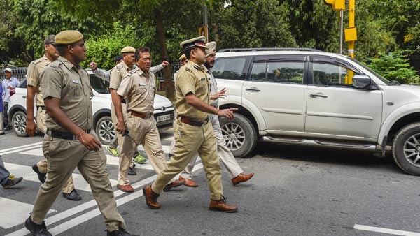 ரூ 360 கோடிக்கு வாடகைக்கு கார் வாங்கிய டில்லி அரசு… ஆமா பெட்ரோல் யாரு போட்டது?