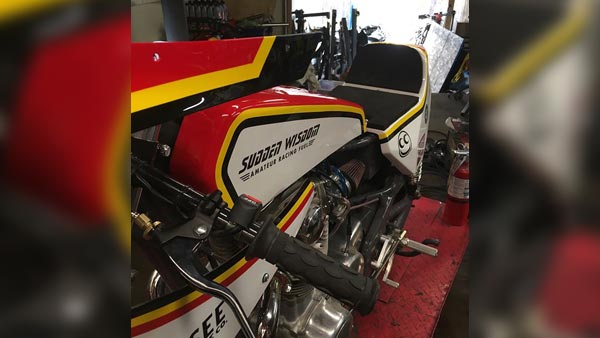 வோட்காவை போட்டவுடன் சீறி பாய்ந்த யமஹா சூப்பர் பைக்!!