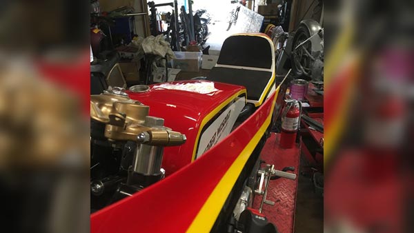 வோட்காவை போட்டவுடன் சீறி பாய்ந்த யமஹா சூப்பர் பைக்!!