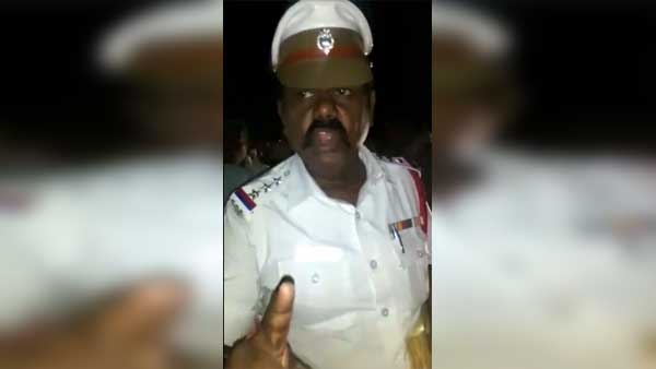 “உங்கள் லைசென்ஸ் ரத்தாகும்..” வைரலாகும் வீடியோவிற்கு பின் உள்ள உண்மை நிலவரம்