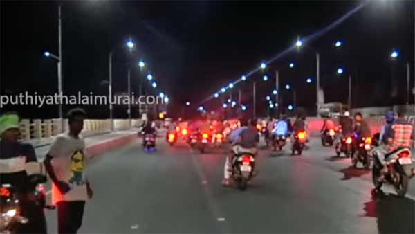 ரேஸ் ஓட்டிகளை “நொறுக்கிய” போலீஸ்…! கெத்து எல்லாம் வெத்து தானது..!