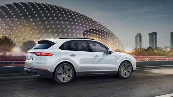 ஒரு ஒரே எழுத்து மாறியதால் உலகம் முழுக்க பிரபலமான கார்.. சமூக வலை தளங்களில் அனல் பறக்கும் விவாதம்..