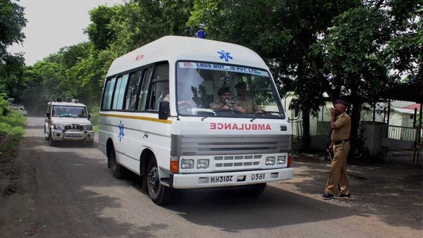 குழந்தையின் உயிரை காப்பாற்ற 350 கிலோ மீட்டரை 250 நிமிடத்தில் கடந்த ஆம்புலன்ஸ் டிரைவர்..! பரபரப்பான திக்.. திக்.. நிமிடங்கள்..!