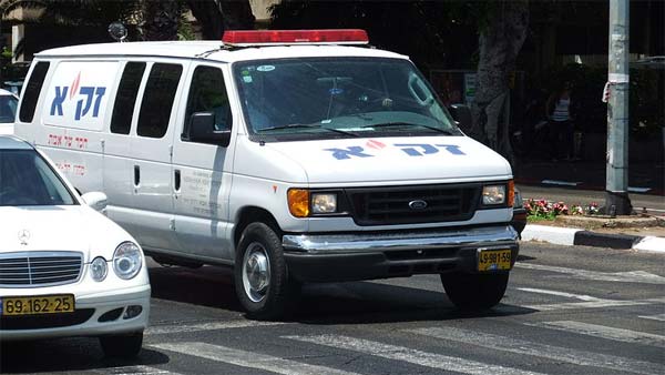 குழந்தையின் உயிரை காப்பாற்ற 350 கிலோ மீட்டரை 250 நிமிடத்தில் கடந்த ஆம்புலன்ஸ் டிரைவர்..! பரபரப்பான திக்.. திக்.. நிமிடங்கள்..!