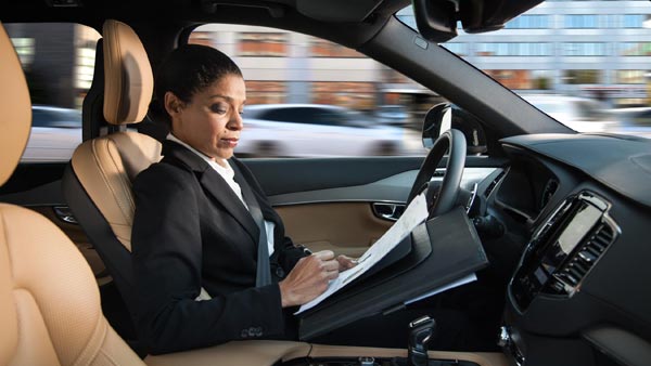 இளைஞர்களின் வேலை வாய்ப்பை பறிக்கும் டிரைவர்லெஸ் கார்களுக்கு அனுமதி வழங்குகிறதா மோடி அரசு?