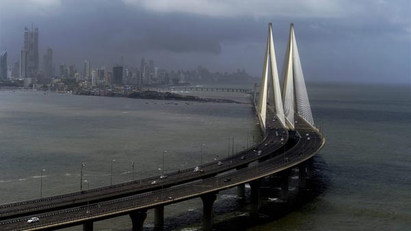 அபராதம் என்ற பெயரில் வாகன ஓட்டியிடம் 1.4 லட்ச ரூபாயை சுருட்டிய போலீசார்..