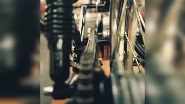 இந்திய ராணுவம் பயன்படுத்திய புல்லட்டை எலெக்ட்ரிக் பைக்காக மாற்றி 2,000 கிமீ பயணிக்கும் இளைஞர்கள்!