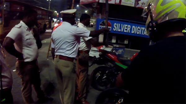 உயர்ரக பைக்குகளை பார்த்தாலே “வசூல்” செய்யும் சென்னை போலீஸ்… ! இதுக்கு ஒரு முடிவே இல்லையா..?