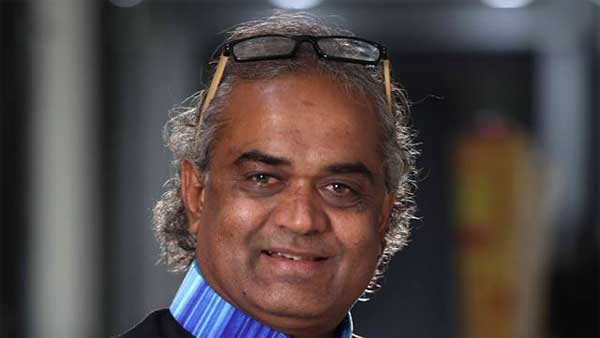 தீபாவளியை முன்னிட்டு 1,600 ஊழியர்களுக்கு கார், வீடு பரிசு.. இன்ப அதிர்ச்சி அளித்த வைர வியாபாரி..