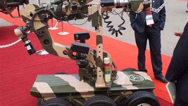 பாகிஸ்தான் தீவிரவாதிகளுக்கு சிம்ம சொப்பனமாக விளங்கும் இந்திய ராணுவத்தின் அதிநவீன ரோபோ..