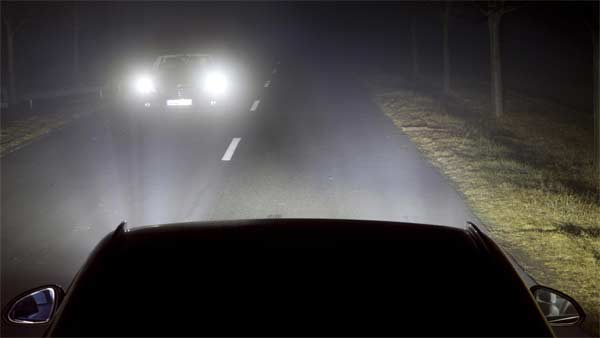 உங்கள் காரில் உள்ள ஹெட்லைட்கள் பற்றி உங்களுக்கே தெரியாத பல விஷயங்களை தெரிஞ்சிக்கோங்க...