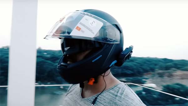 பைக்கை விட இந்த ஹெல்மெட்டின் விலை அதிகம்… அப்படி என்ன தான் இருக்கு அதில்?