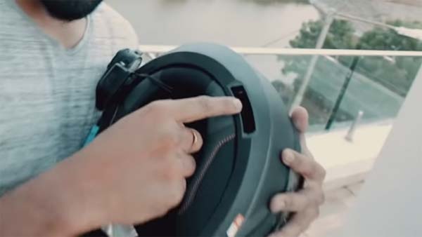 பைக்கை விட இந்த ஹெல்மெட்டின் விலை அதிகம்… அப்படி என்ன தான் இருக்கு அதில்?