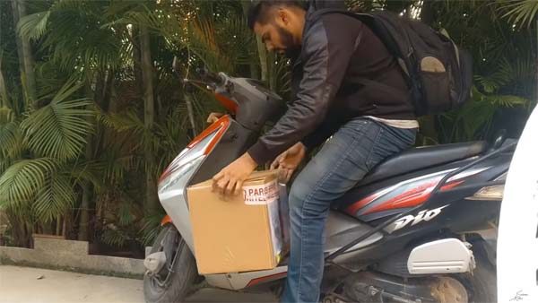 பைக்கை விட இந்த ஹெல்மெட்டின் விலை அதிகம்… அப்படி என்ன தான் இருக்கு அதில்?