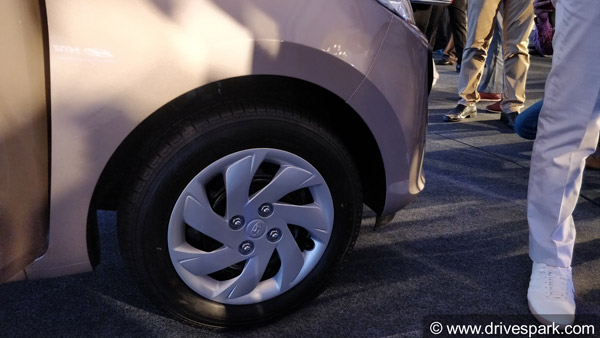 ரூ.3.89 லட்சத்தில் விற்பனைக்கு வந்தது புதிய ஹூண்டாய் சான்ட்ரோ கார்!