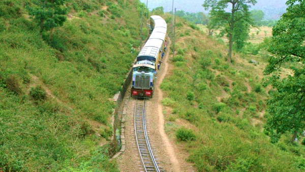 சீனாவுக்கு செக் வைக்க உலகின் ரயில் பாதையை அமைக்கும் இந்தியா!