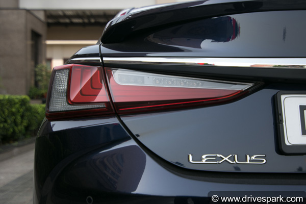புதிய லெக்சஸ் இஎஸ் 300எச் காரின் டெஸ்ட் டிரைவ் ரிப்போர்ட்!