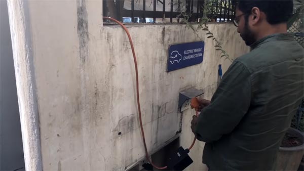 ஒரு கிமீக்கு 70 பைசா மட்டுமே.. வெறும் ரூ.70 ஆயிரம் செலவில் 1 லட்சம் கிமீக்களை காரில் கடந்து இந்தியர் சாதனை