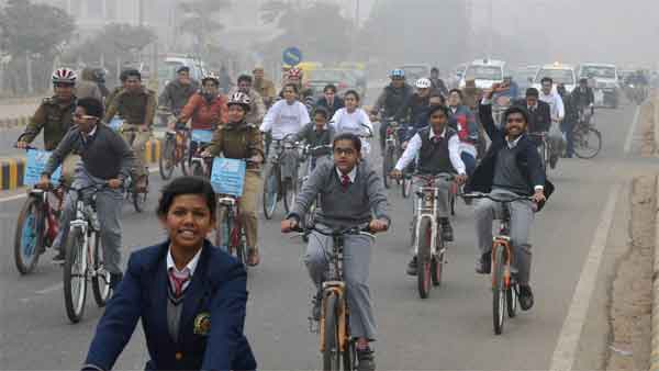 ஹெல்மெட் அணியவில்லை, அதிவேகம்.. 'சைக்கிளில்' பயணித்த தொழிலாளிக்கு 2,000 அபராதம் விதித்த போலீசார்!