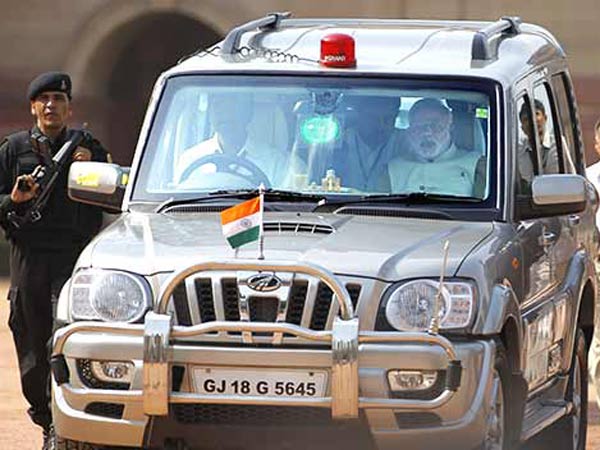 மோடியின் வழியை பின்பற்றும் பாகிஸ்தான் பிரதமர் இம்ரான்கான்.. ஆரம்பத்திலேயே பாடம் புகட்டிய மக்கள்