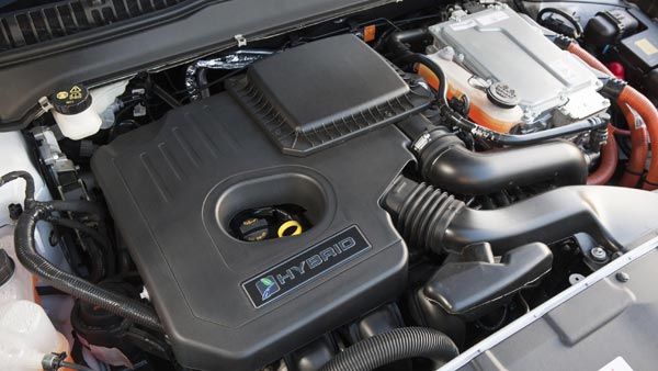 ஒரு பட்டனை அழுத்தினால் மின்னல் வேகத்தில் பறக்கும் கார்கள்… எப்படி சாத்தியமாகிறது?