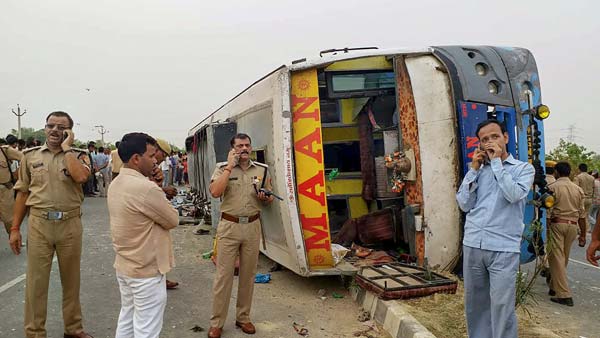 குடிபோதையில் கார் ஓட்டிய வாலிபரால் சிறுமி உள்பட 2 பேர் காயம்.. ஸ்பாட்டிலேயே தண்டனை கொடுத்த மக்கள்