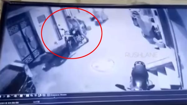 ஒரு நிமிடத்தில் பைக்குகளை திருடி விடும் கொள்ளையர்கள் சிசிடிவி கேமராவால் சிக்கினர்.. பகீர் தகவல்கள்