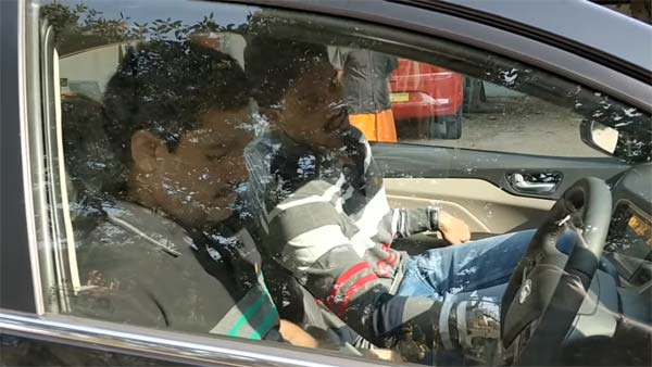 சொந்தமாக பெரிய கார்.. தந்தையின் நீண்ட நாள் கனவை 50வது பிறந்த நாளில் நிறைவேற்றிய 22 வயது மகன்