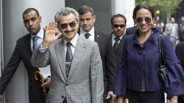 உலகின் விலை உயர்ந்த கார்கள், சொந்த விமானங்கள், கப்பல்கள் வைத்திருக்கும் கோடீஸ்வரரை பற்றி தெரியுமா?